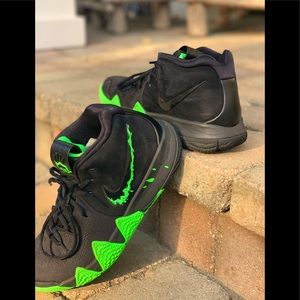 These Kyrie 4 Halloween edition sneakers are in perfect condition.